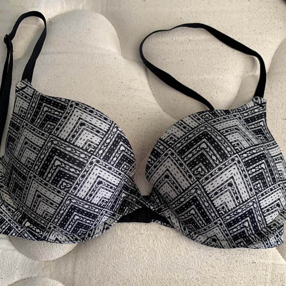 Patterned Victoria’s Secret Pink bra